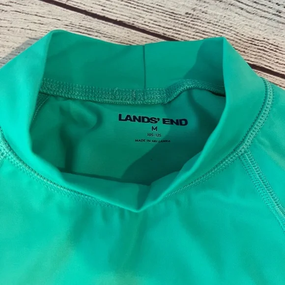 Lands’ End Rash Guard - Picture 2 of 4